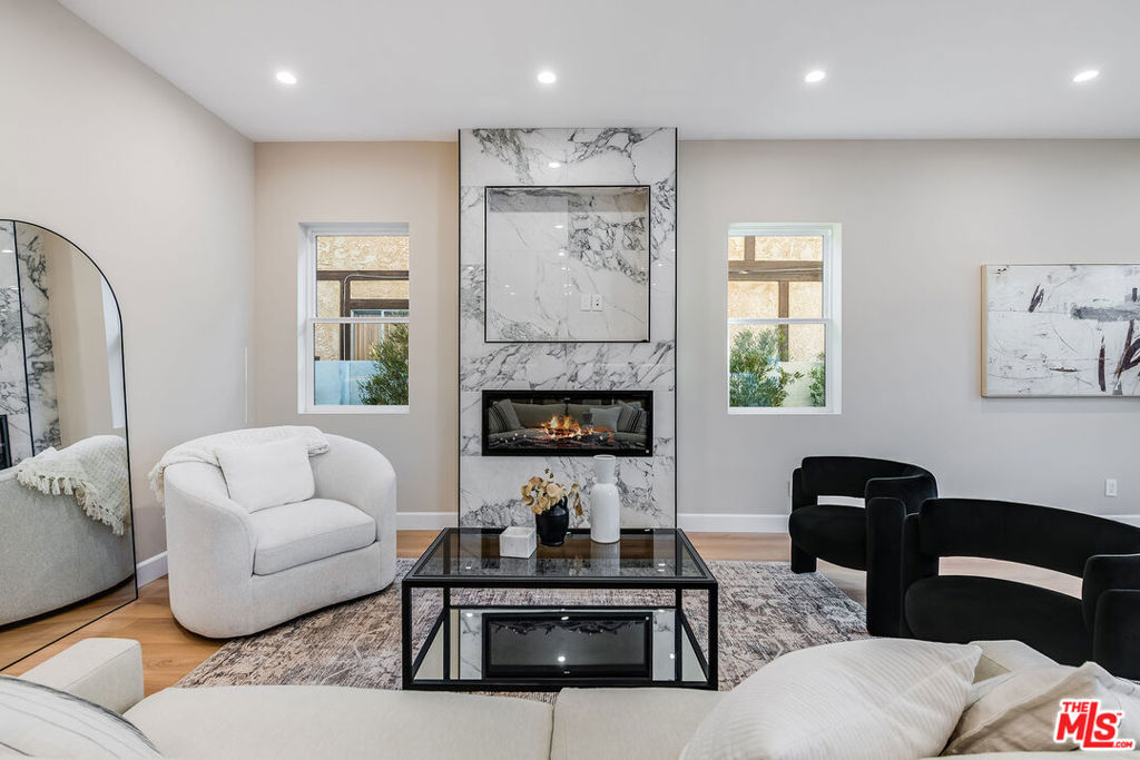 421 N Catalina Street