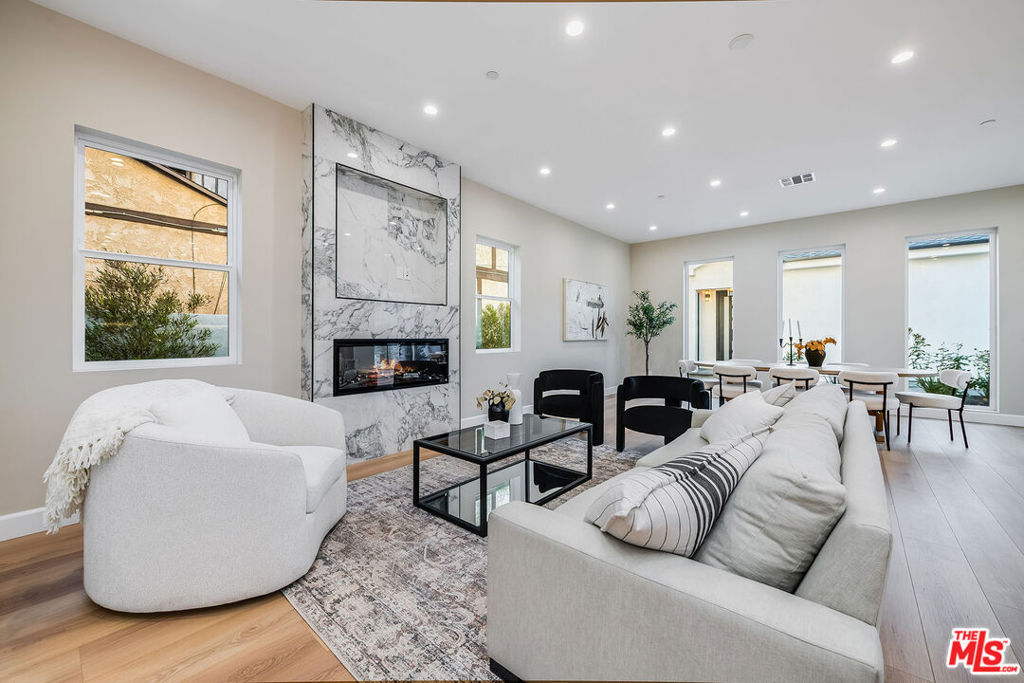 421 N Catalina Street