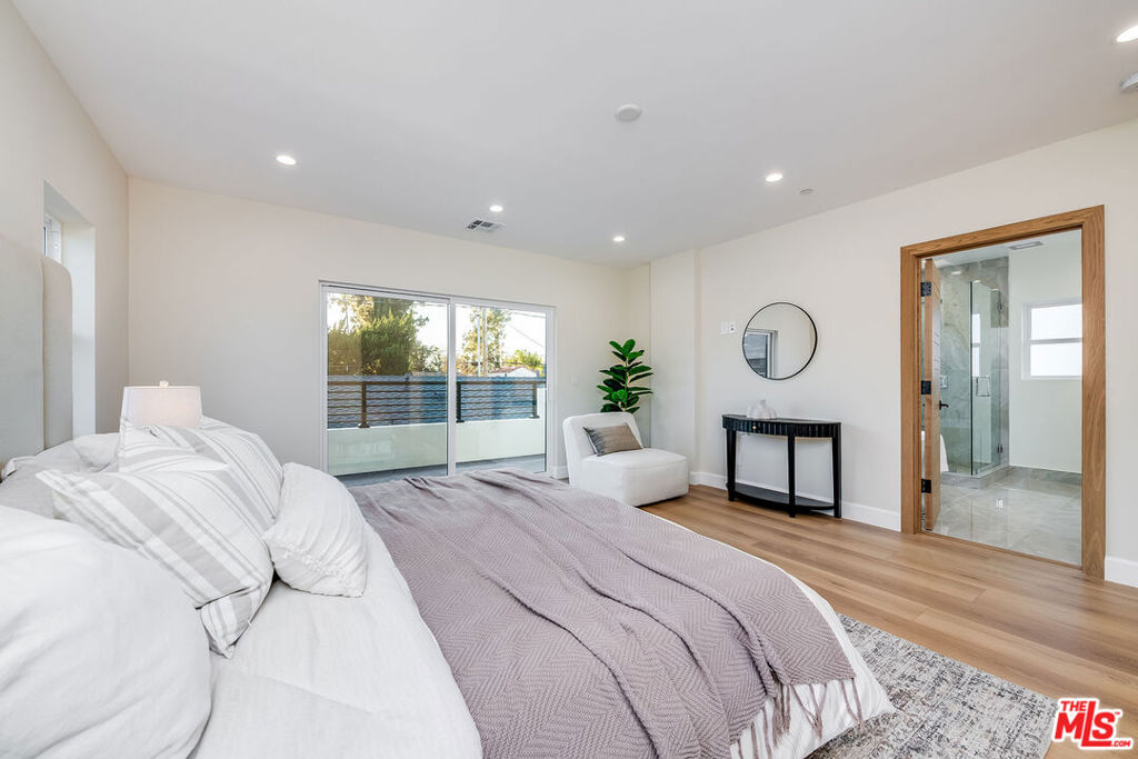 421 N Catalina Street