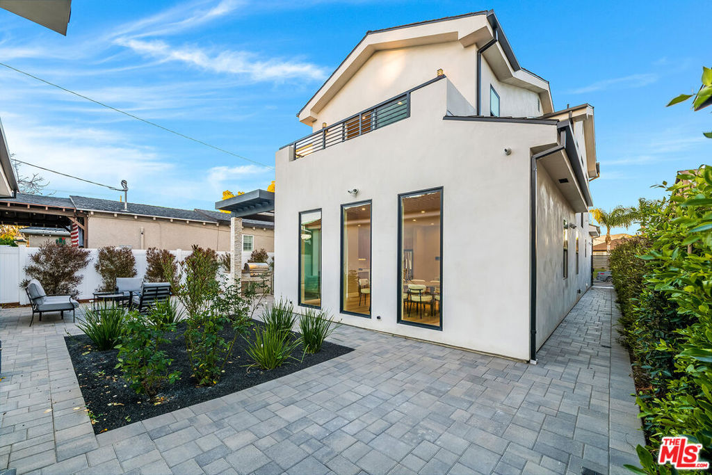 421 N Catalina Street