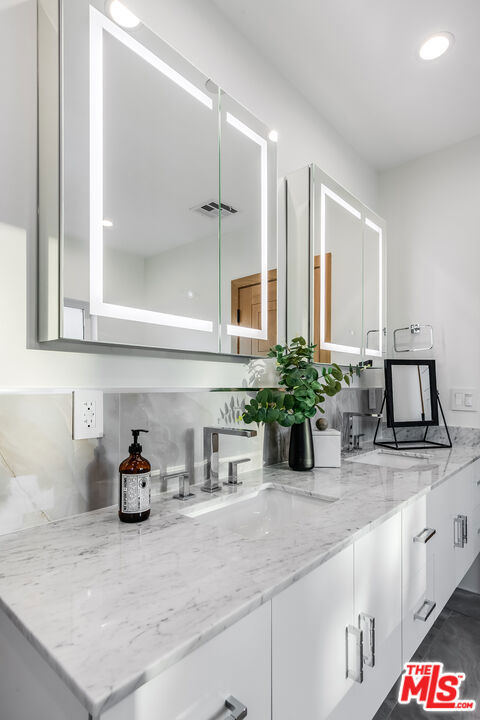 421 N Catalina Street