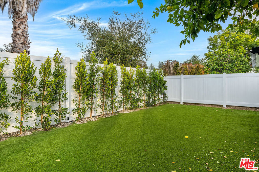 16517 Hartsook Street