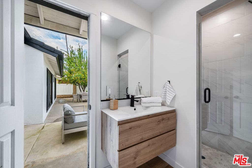 16517 Hartsook Street