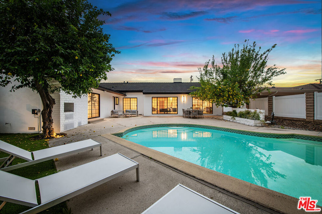 16517 Hartsook Street