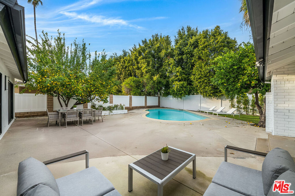 16517 Hartsook Street