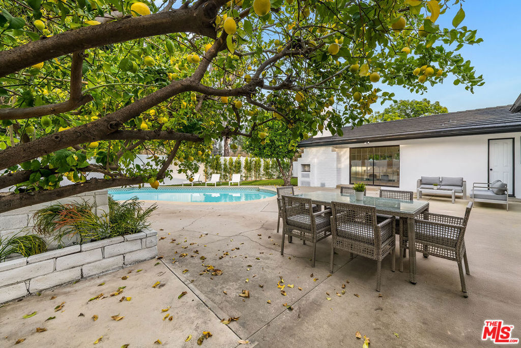 16517 Hartsook Street