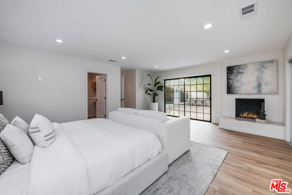 16517 Hartsook Street