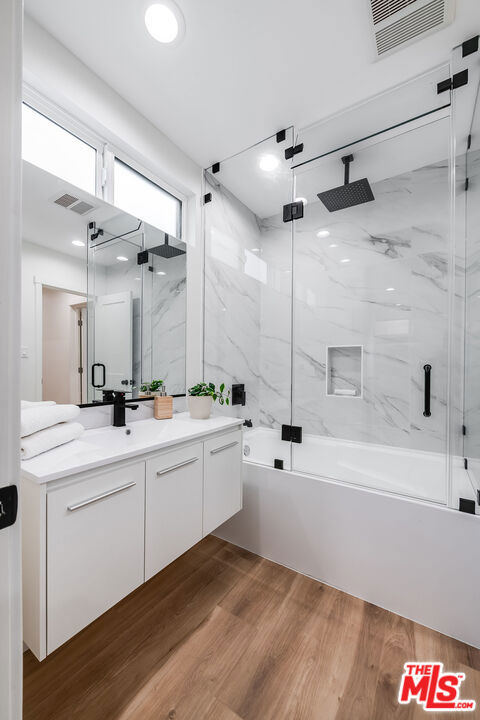 16517 Hartsook Street