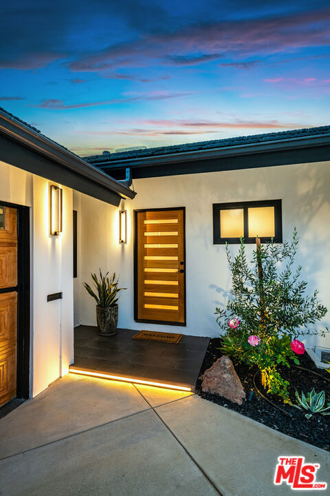 16517 Hartsook Street