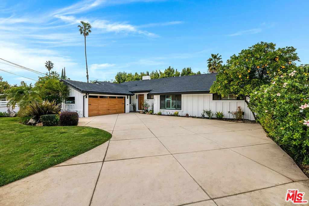 16517 Hartsook Street