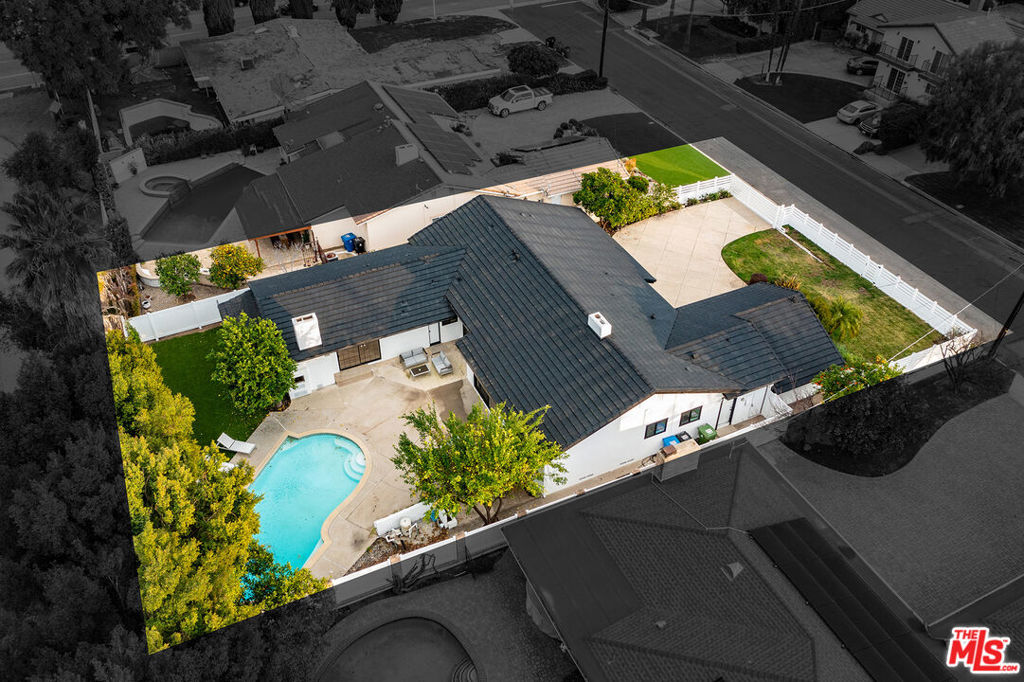 16517 Hartsook Street