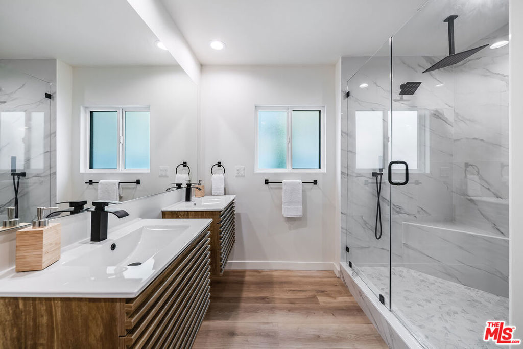 16517 Hartsook Street