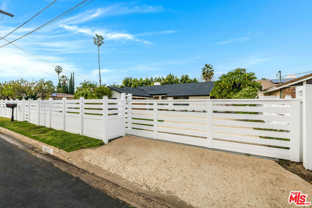 16517 Hartsook Street