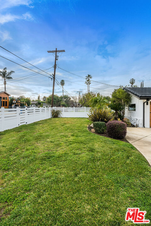 16517 Hartsook Street