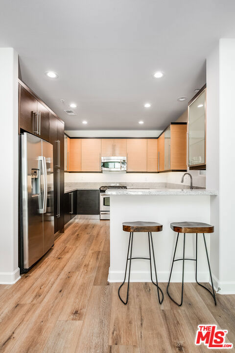 10609 Bloomfield Street 305