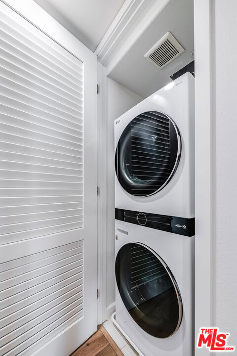 10609 Bloomfield Street 305