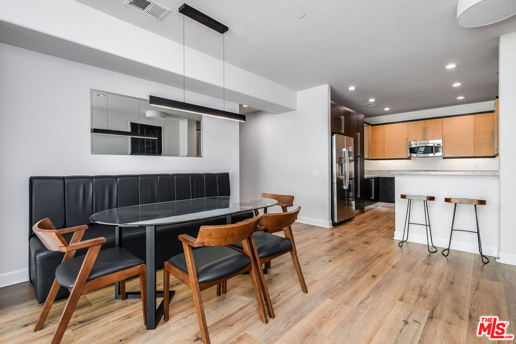 10609 Bloomfield Street 305