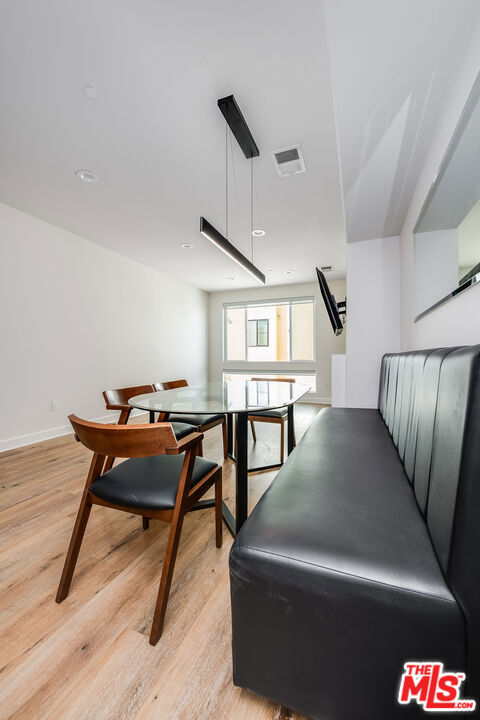 10609 Bloomfield Street 305