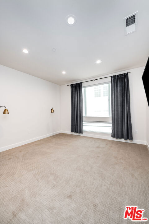 10609 Bloomfield Street 305