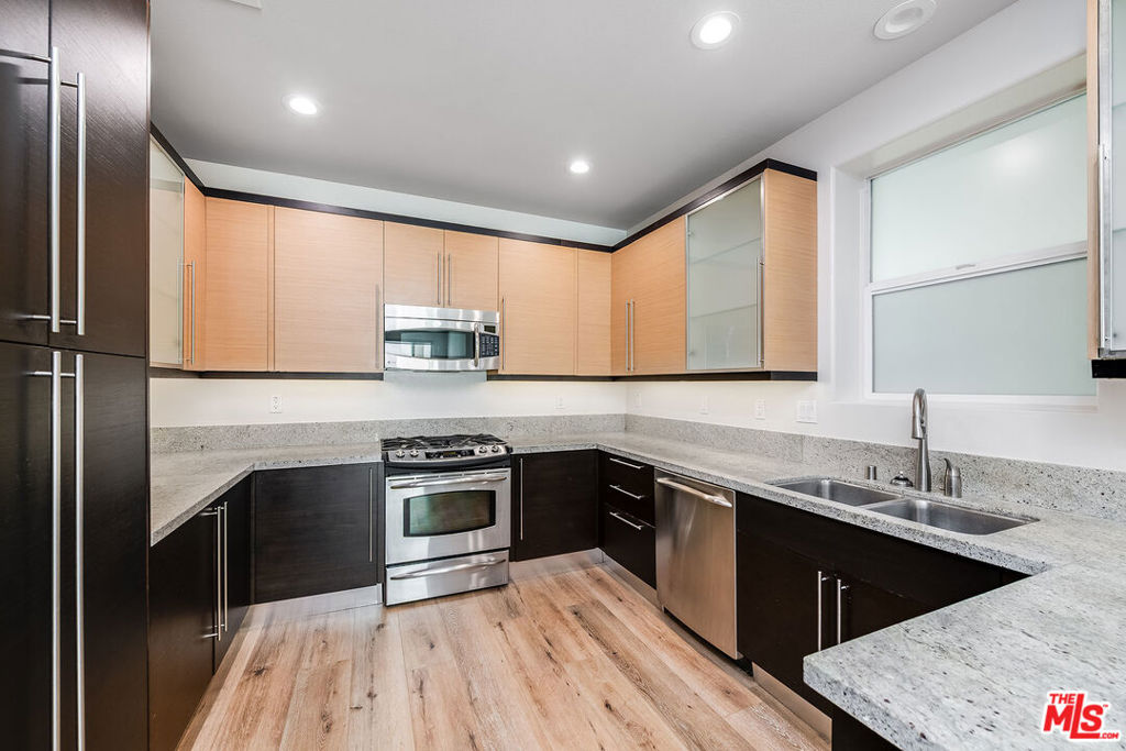 10609 Bloomfield Street 305