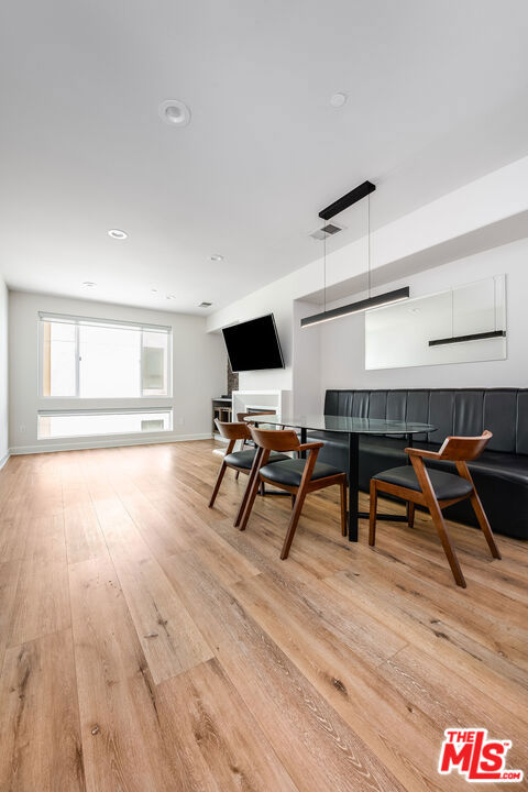 10609 Bloomfield Street 305