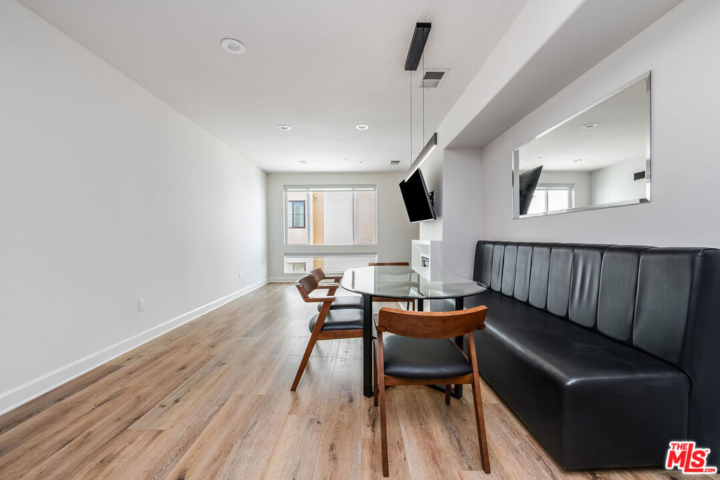 10609 Bloomfield Street 305