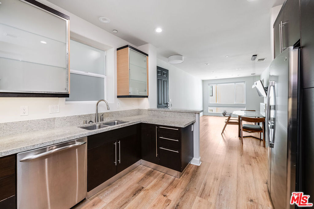 10609 Bloomfield Street 305