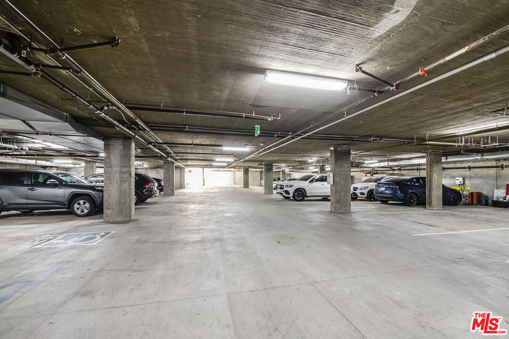 10609 Bloomfield Street 305