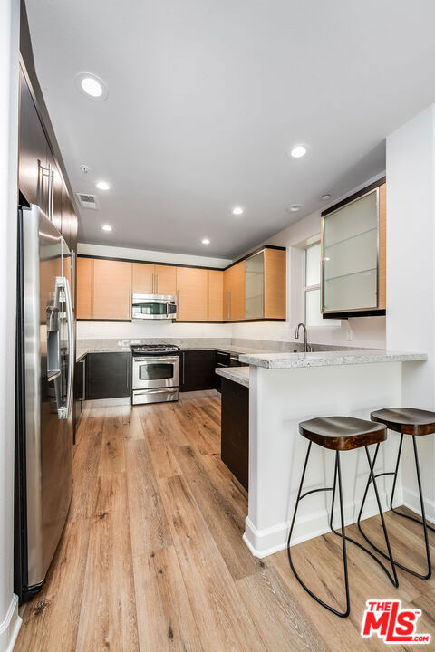 10609 Bloomfield Street 305