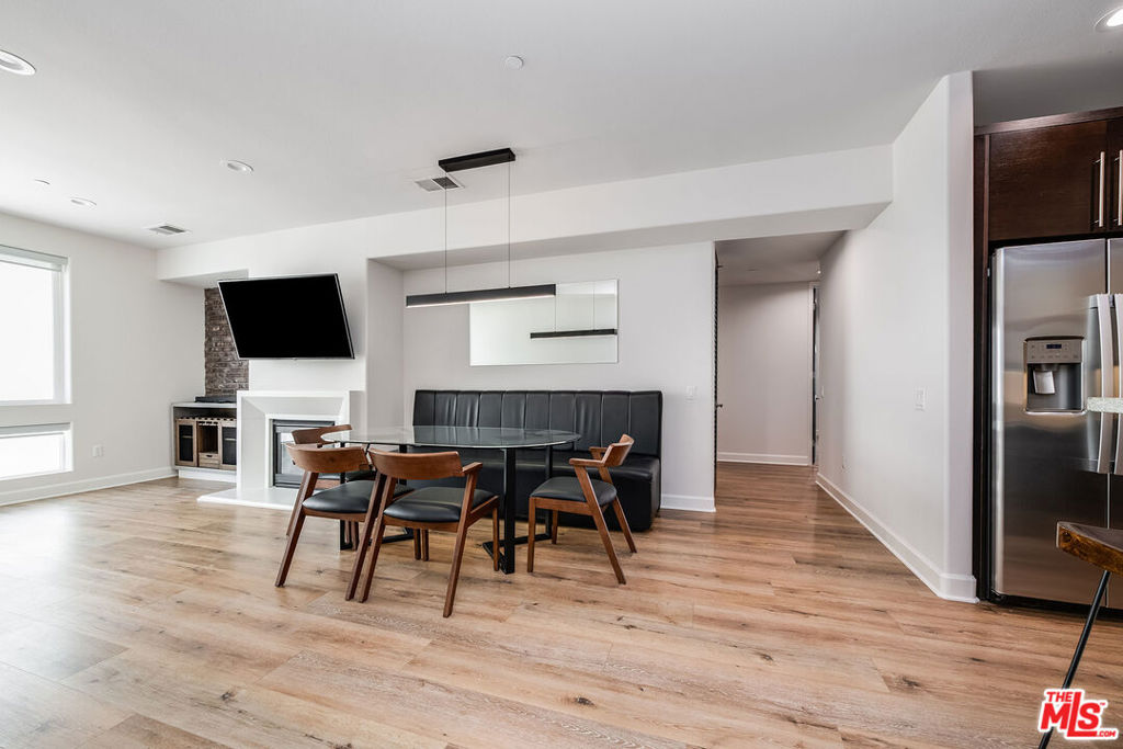 10609 Bloomfield Street 305