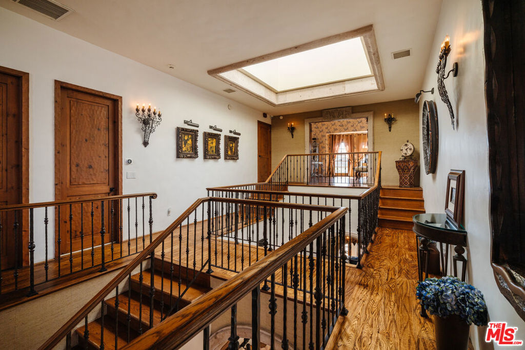 10064 Toluca Lake Avenue