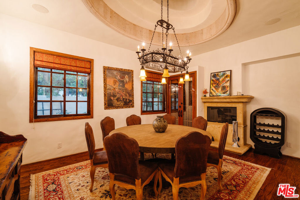 10064 Toluca Lake Avenue