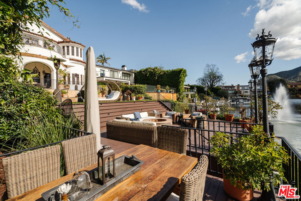 10064 Toluca Lake Avenue