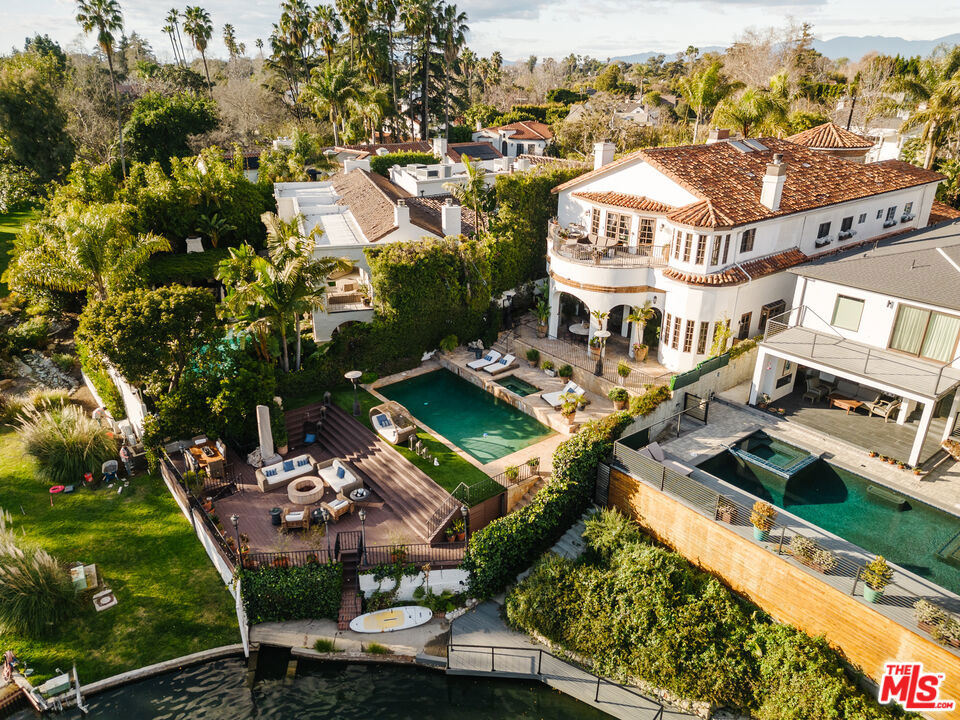 10064 Toluca Lake Avenue