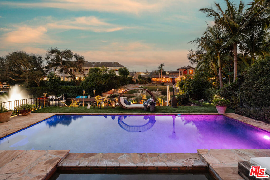 10064 Toluca Lake Avenue