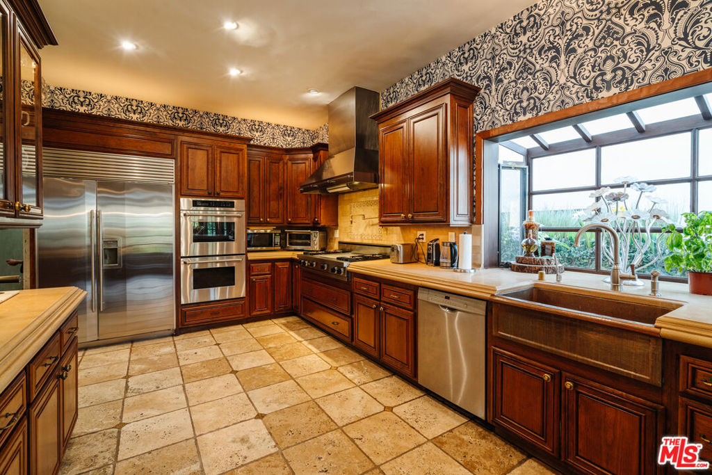 10064 Toluca Lake Avenue