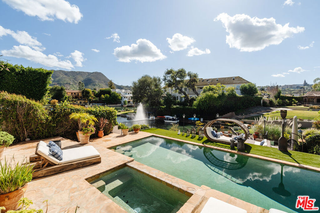 10064 Toluca Lake Avenue