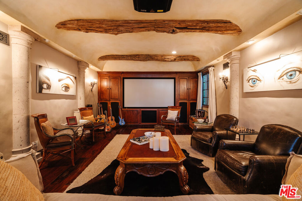 10064 Toluca Lake Avenue