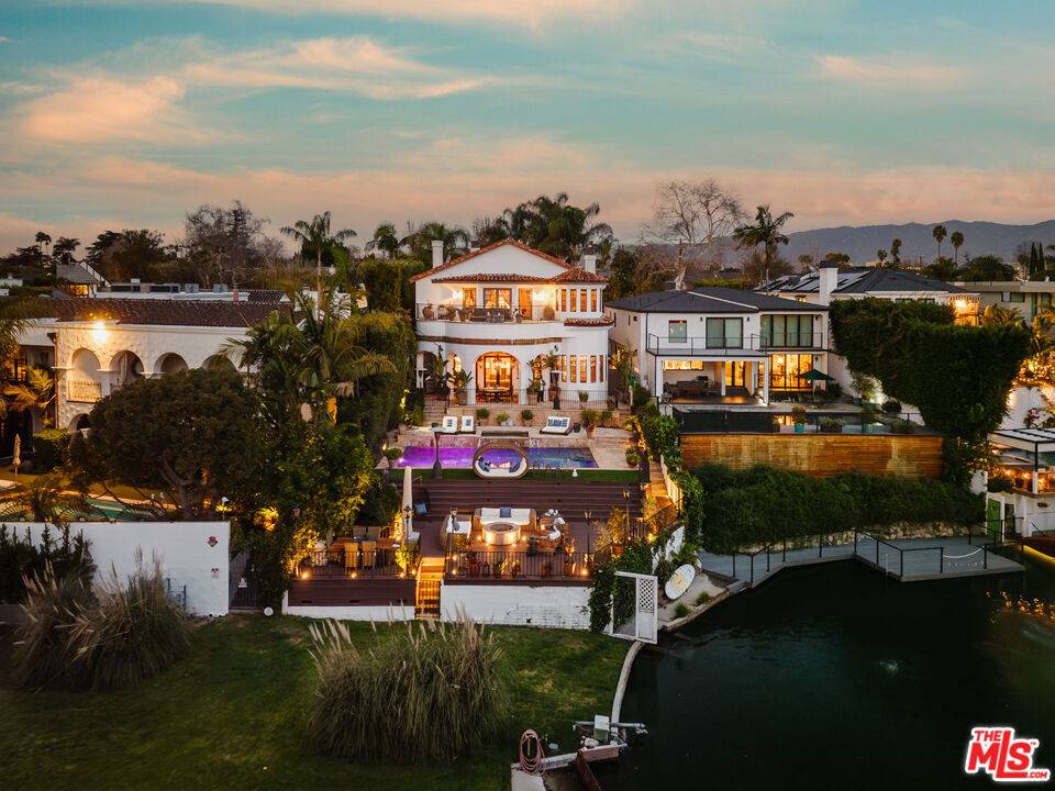 10064 Toluca Lake Avenue