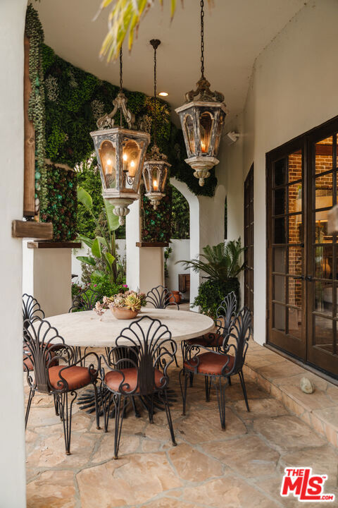 10064 Toluca Lake Avenue