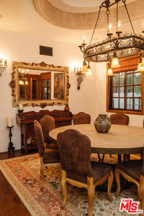 10064 Toluca Lake Avenue