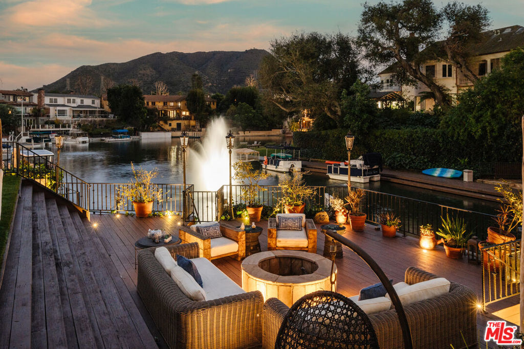 10064 Toluca Lake Avenue