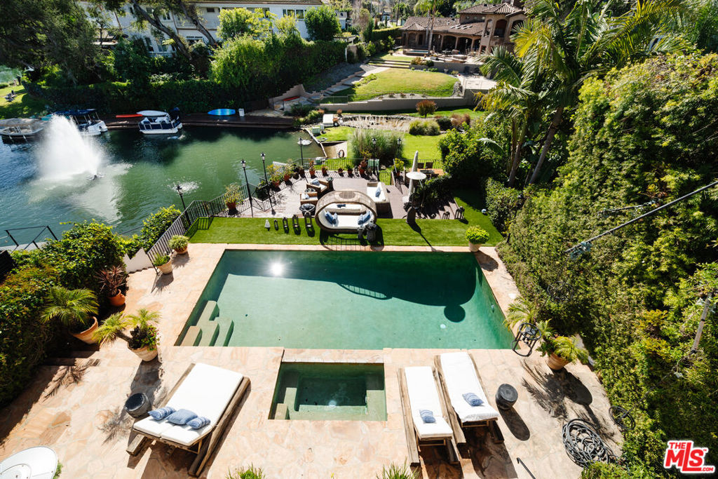 10064 Toluca Lake Avenue