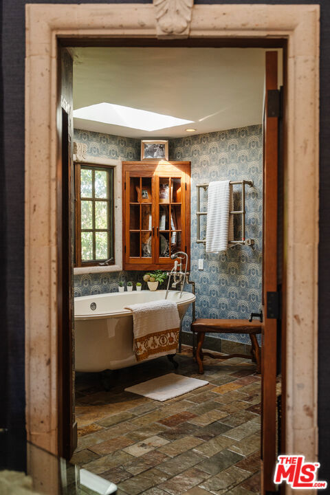 10064 Toluca Lake Avenue