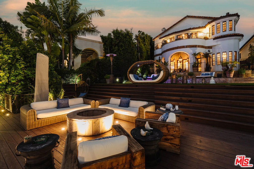 10064 Toluca Lake Avenue