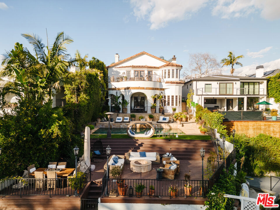 10064 Toluca Lake Avenue