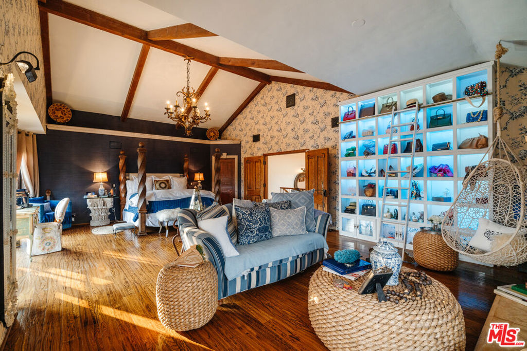 10064 Toluca Lake Avenue