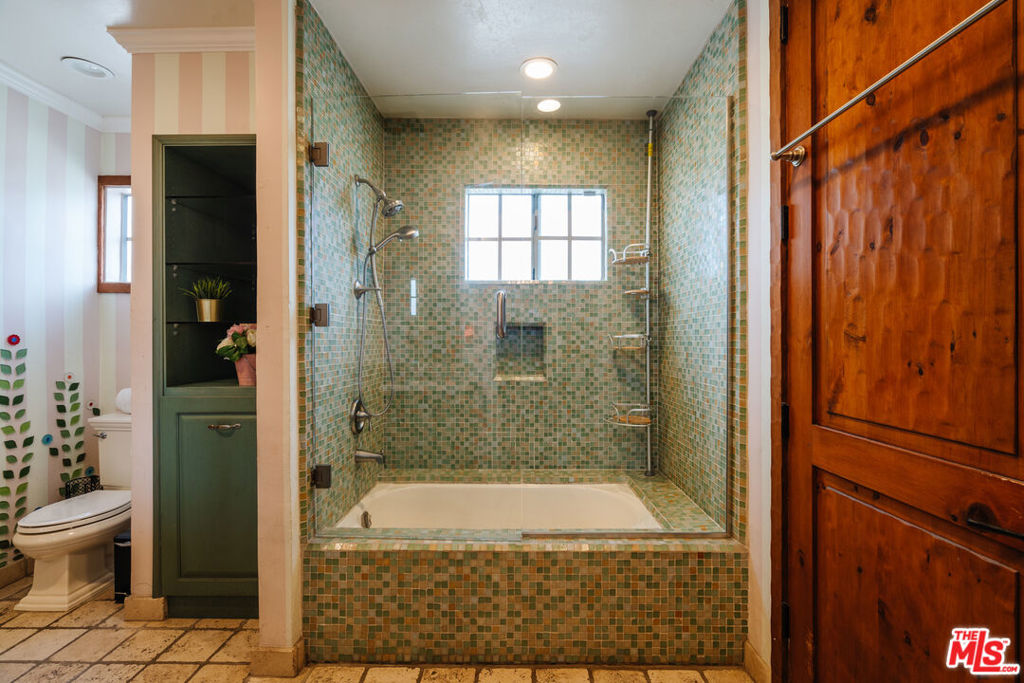 10064 Toluca Lake Avenue