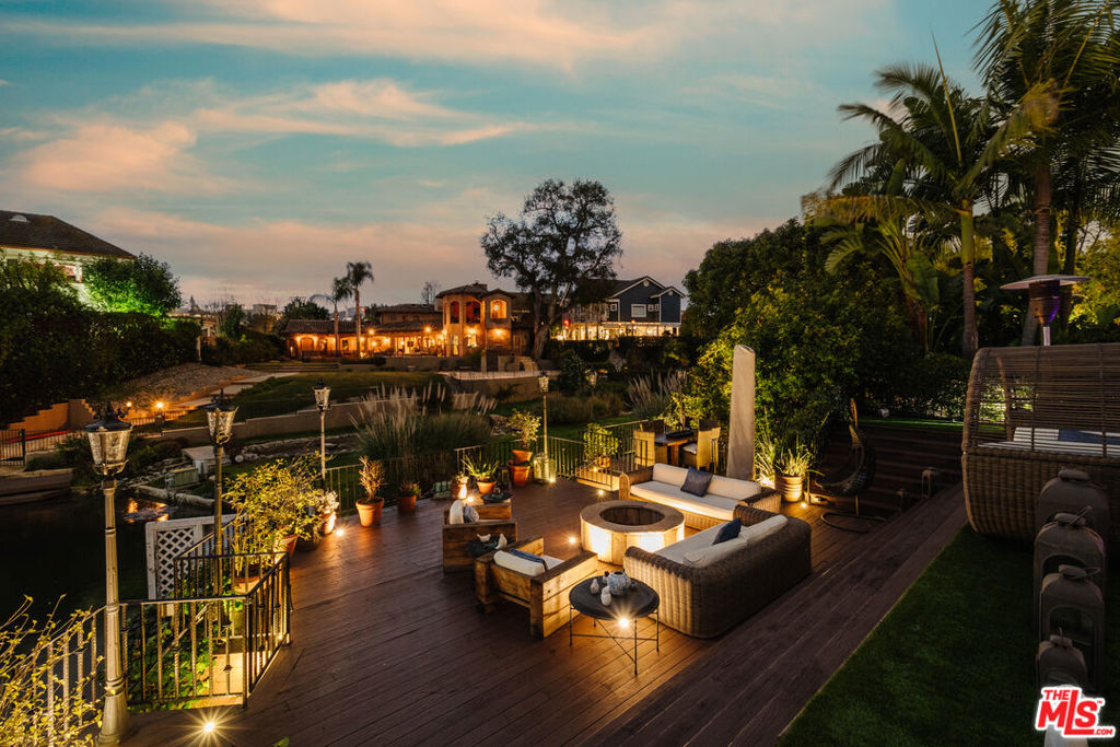 10064 Toluca Lake Avenue