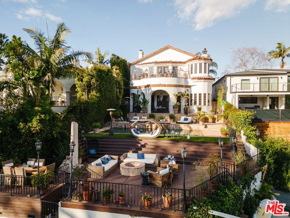 10064 Toluca Lake Avenue